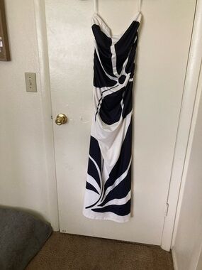 Black and White Graphic-Print strapless Maxi Dress